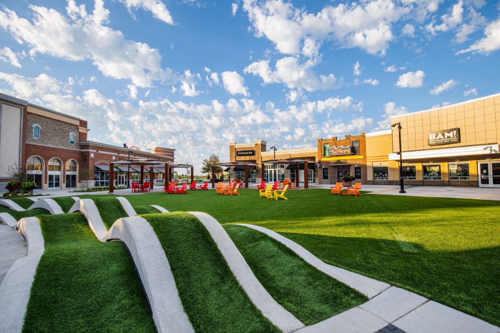 Legends Outlets Kansas City - 2022 is booming with new store openings at  the center! From rue21 to Spencer's to Aerie, various shops are arriving  and expanding, like Tory Burch!