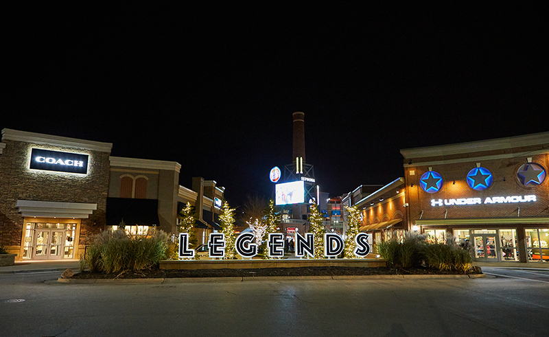 Steady stream of shoppers arrive at The Legends Outlets in KCK 