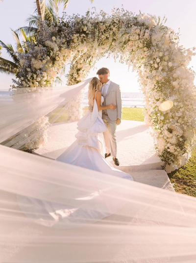 Brittany Mahomes shares wedding pictures with Patrick